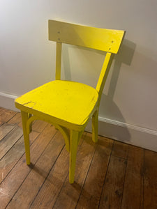 Petite chaise enfant de couleur jaune