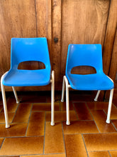 Charger l&#39;image dans la galerie, Petite chaise bleue