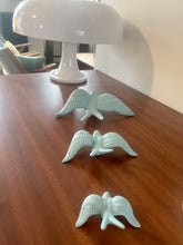 Charger l&#39;image dans la galerie, Trio d’hirondelles en céramique du Portugal