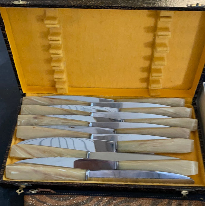 12 couteaux en nacre anciens